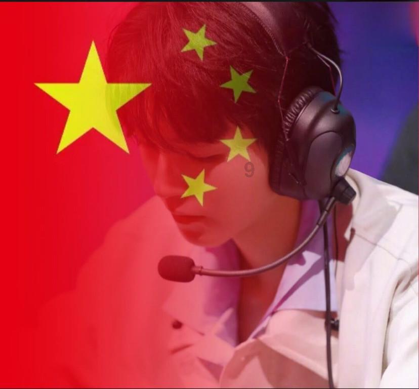 “遥望洞庭山水翠，白银盘里一青螺。”一句中运用什么修辞方法？游戏画面